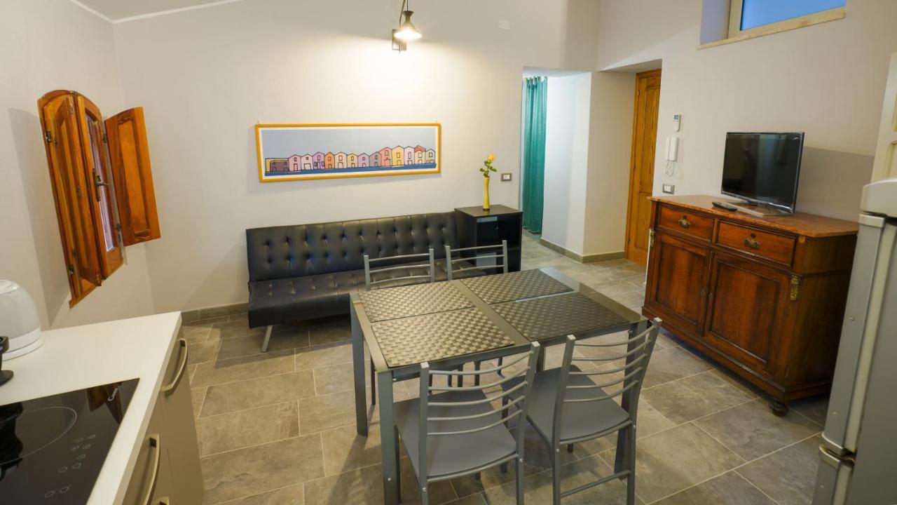 Welcomely - Residenza Deriu Apartment Bosa Luaran gambar